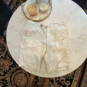 White garment dyed chino short